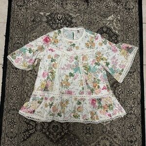Floral top  with lace inserts